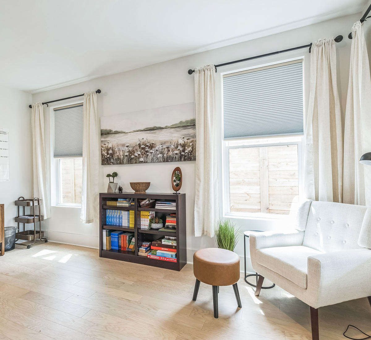 A well-designed, comfortable room in a Tharros residence.